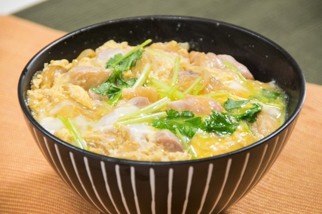 草彅やすとものうさぎとかめ 草彅剛 海原やすよともこ やすとも レシピ 作り方 親子丼